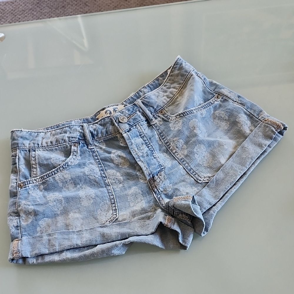 Free People Denim Floral Print‎ Coastal Cowgirl Festival Western Shorts Size 28